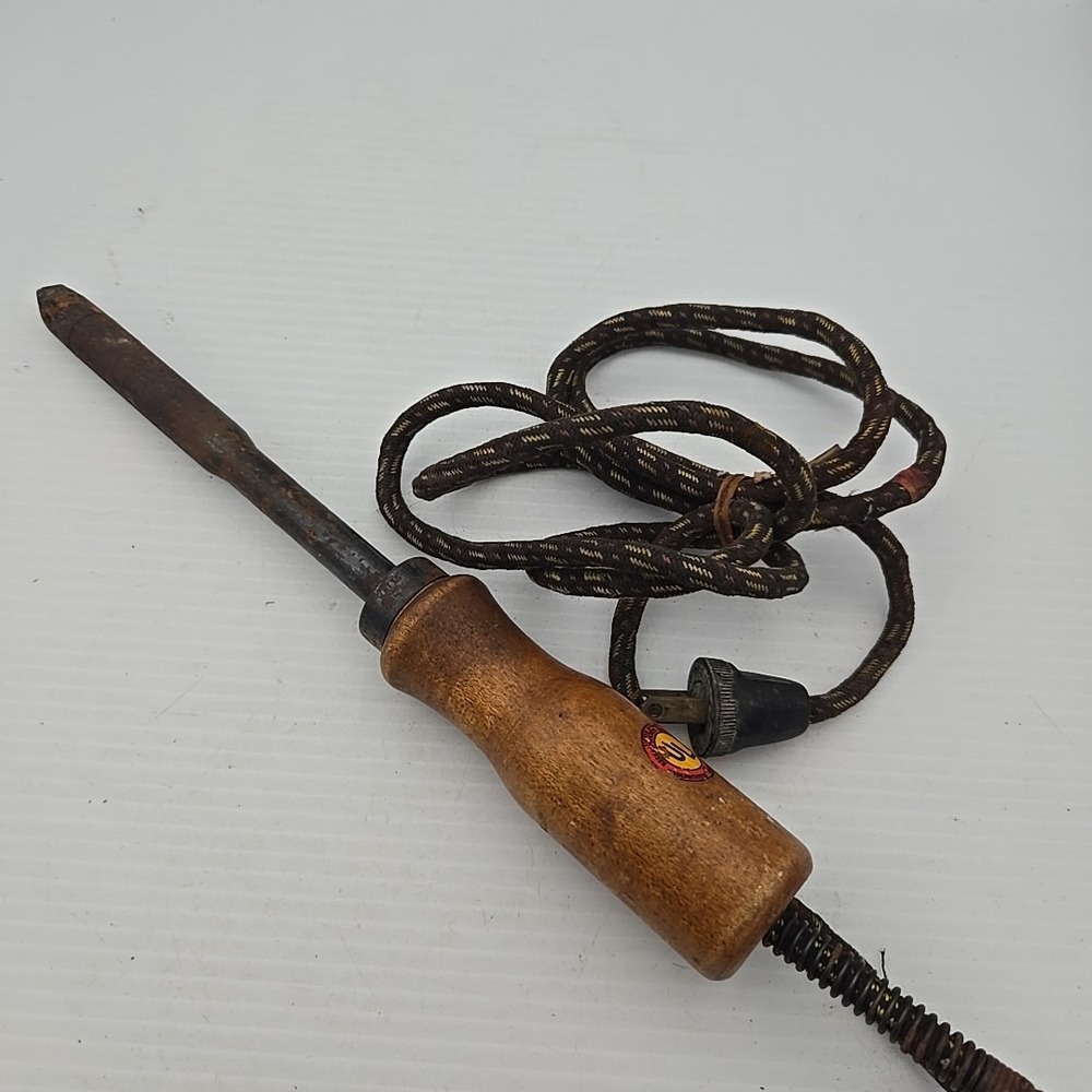 Vintage DEW Drake Electric Works Soldering Iron 60W Chicago USA Wood Handle